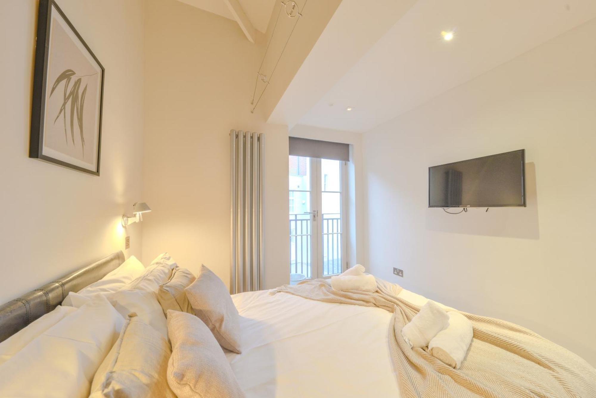 Central Two Bedroom Apartments St Albans By Central Stays Short Lets & Serviced Accommodation With Free Parking Room photo