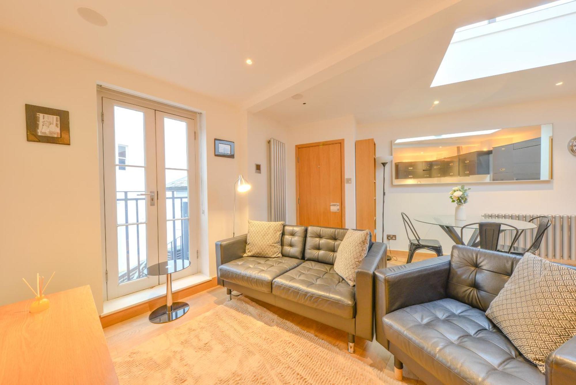 Central Two Bedroom Apartments St Albans By Central Stays Short Lets & Serviced Accommodation With Free Parking Room photo